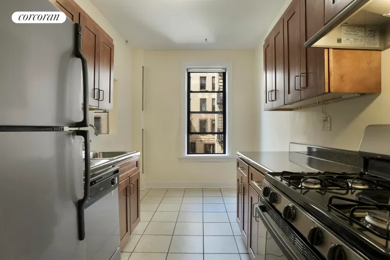 New York City Real Estate | View 80 Winthrop Street, B2 | eat-in windowed kitchen with a dishwasher! | View 4