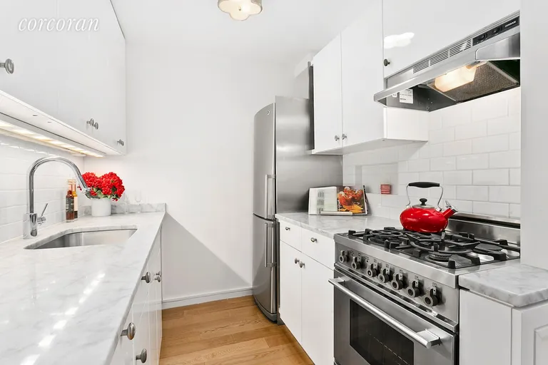 New York City Real Estate | View 77 Bleecker Street, 725 | room 4 | View 5
