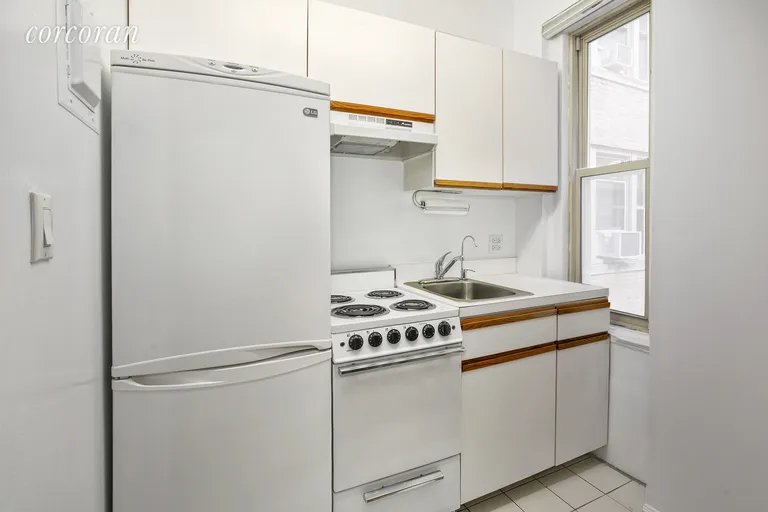 New York City Real Estate | View 24 Fifth Avenue, 718 | Windowed kitchen | View 3