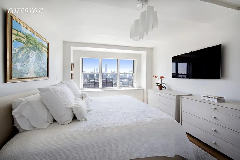 New York City Real Estate | View 20 East 9th Street, 24F | room 3 | View 4