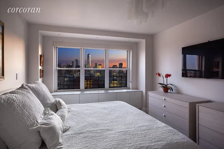 New York City Real Estate | View 20 East 9th Street, 24F | room 13 | View 14