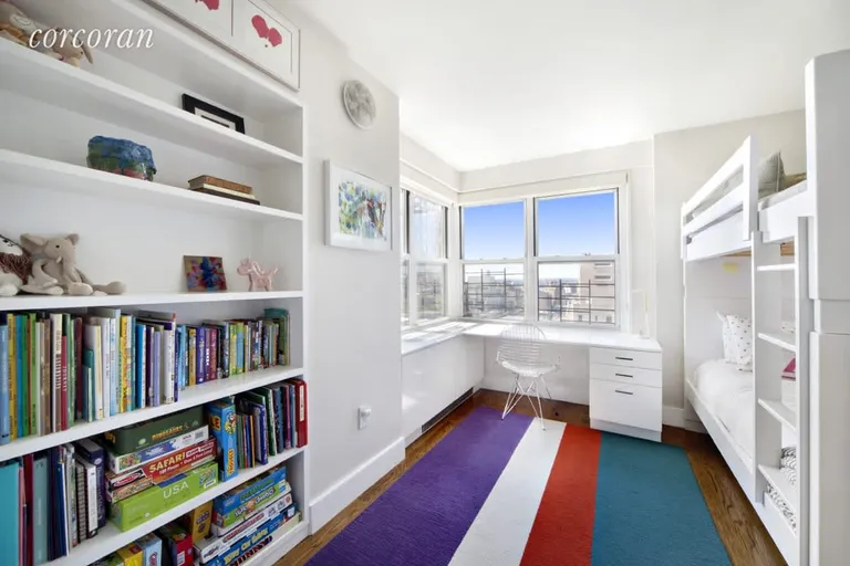 New York City Real Estate | View 20 East 9th Street, 24F | room 6 | View 7