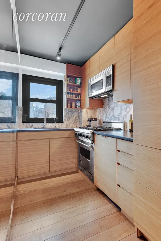 New York City Real Estate | View 201 West 21st Street, 15B | room 3 | View 4