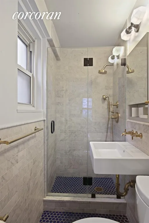 New York City Real Estate | View 400 East 85th Street, 4L | Master Bathroom | View 7