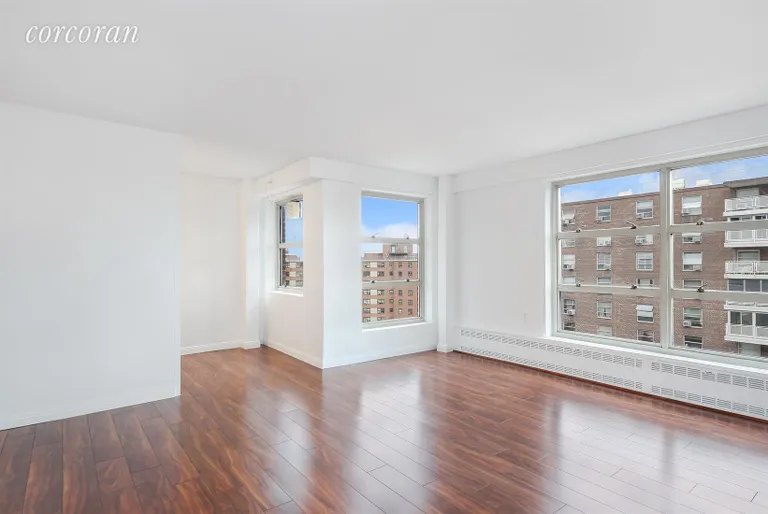 New York City Real Estate | View 100 La Salle Street, 19D | Living Room | View 2