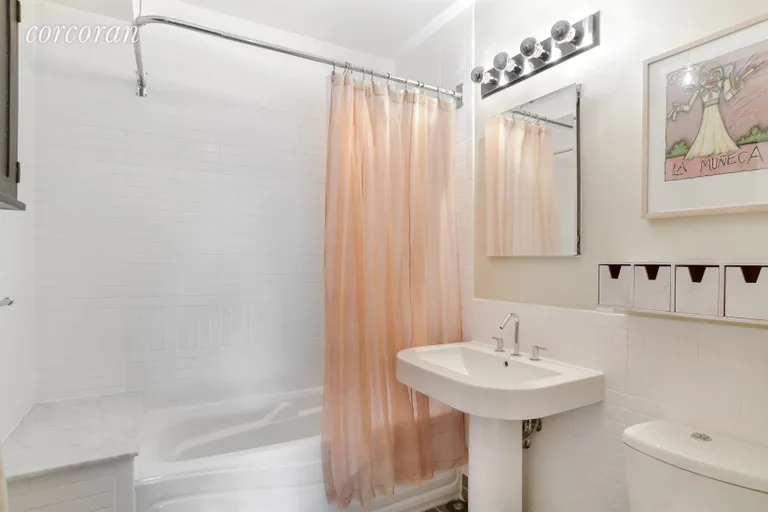 New York City Real Estate | View 95 Lexington Avenue, 4D | Large bathroom! | View 6