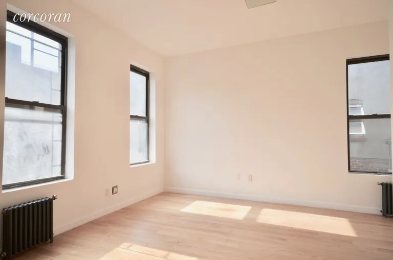 New York City Real Estate | View 206 Thompson Street, 13 | room 2 | View 3