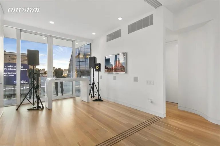 New York City Real Estate | View 524 West 19th Street, 8 | room 5 | View 6
