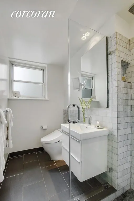 New York City Real Estate | View 200 East End Avenue, 6L | Renovated Windowed Bath | View 6