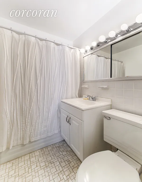 New York City Real Estate | View 220 East 60th Street, 11G | room 3 | View 4