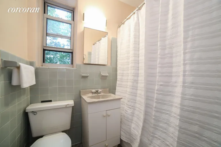 New York City Real Estate | View 2600 Henry Hudson Pkwy, 2A | Hall Bathroom | View 10