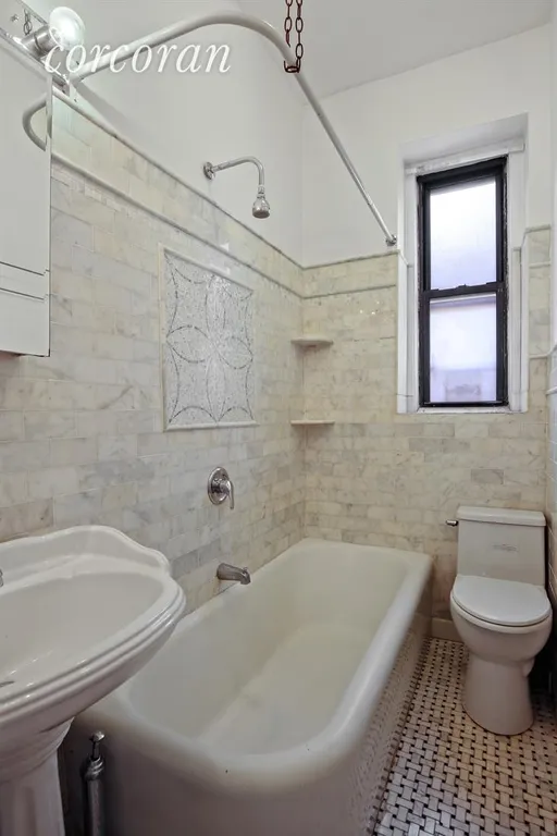 New York City Real Estate | View 277 Washington Avenue, 1K | Bathroom | View 5