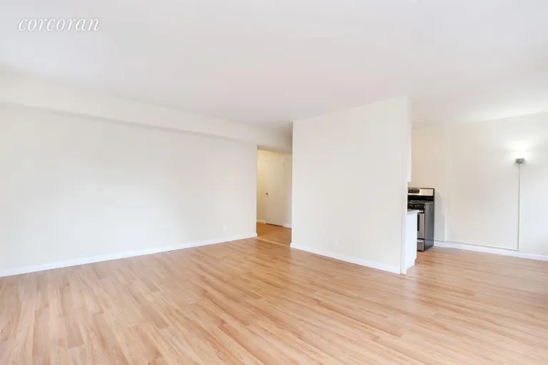 New York City Real Estate | View 90 La Salle Street, 7C | Kitchen / Dining Room | View 4