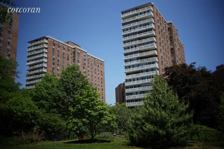 New York City Real Estate | View 90 La Salle Street, 7C | room 7 | View 8