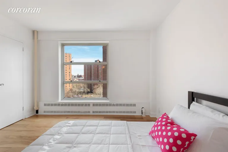 New York City Real Estate | View 90 La Salle Street, 8C | Bedroom | View 6