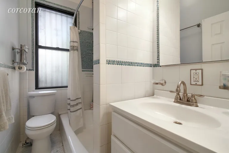 New York City Real Estate | View 5 Stratford Road, 4 | Bathroom | View 5