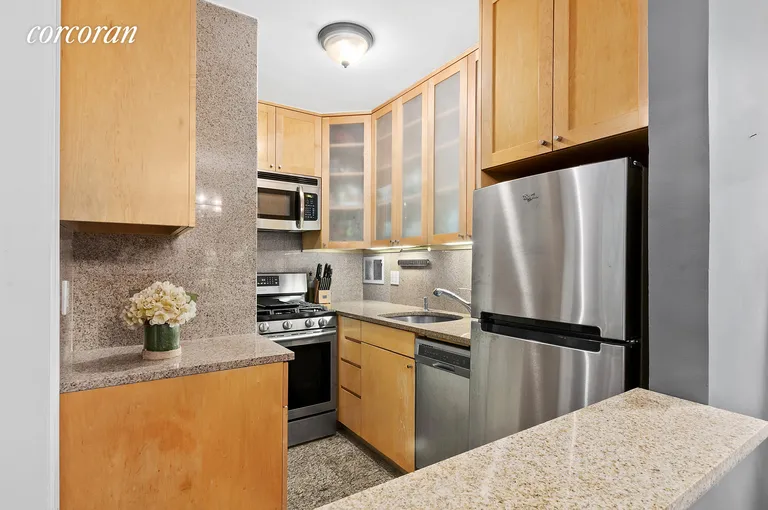 New York City Real Estate | View 32 Gramercy Park South, 5f | Stainless steel appliances with dishwasher | View 7