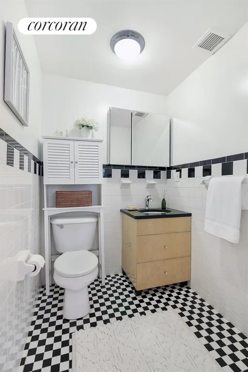 New York City Real Estate | View 712 Sackett Street, 1R | 1/2 Bathroom | View 8