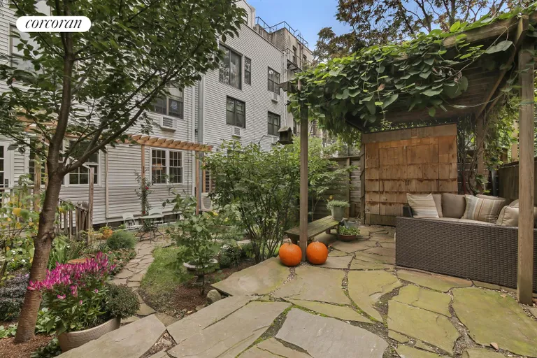 New York City Real Estate | View 712 Sackett Street, 1R | Private Garden | View 10