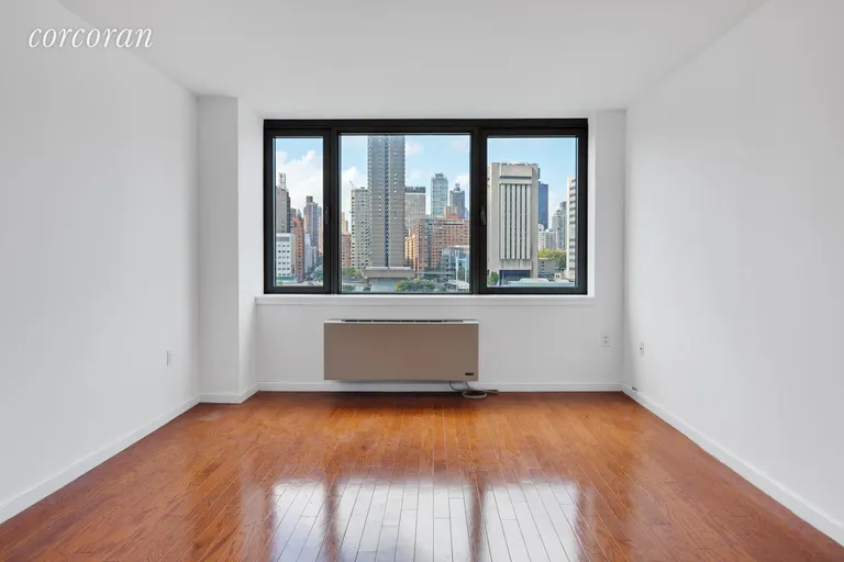 New York City Real Estate | View 425 Main Street, 7F | room 1 | View 2