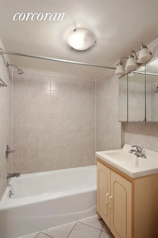 New York City Real Estate | View 53 West 90th Street, 4 | Bathroom | View 3