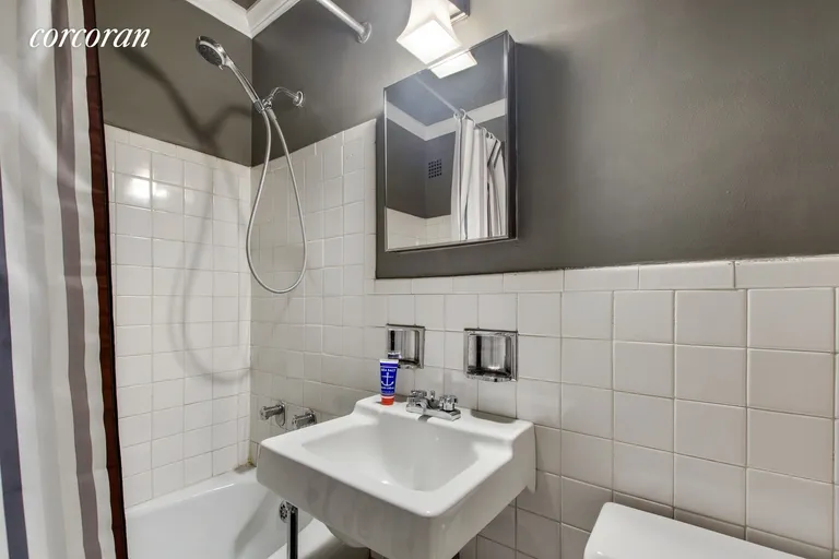 New York City Real Estate | View 185 West End Avenue, 8B | White and bright tiled bath | View 6