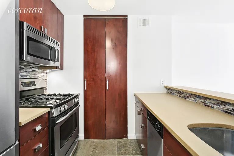 New York City Real Estate | View 275 Greenwich Street, 4DS | room 2 | View 3