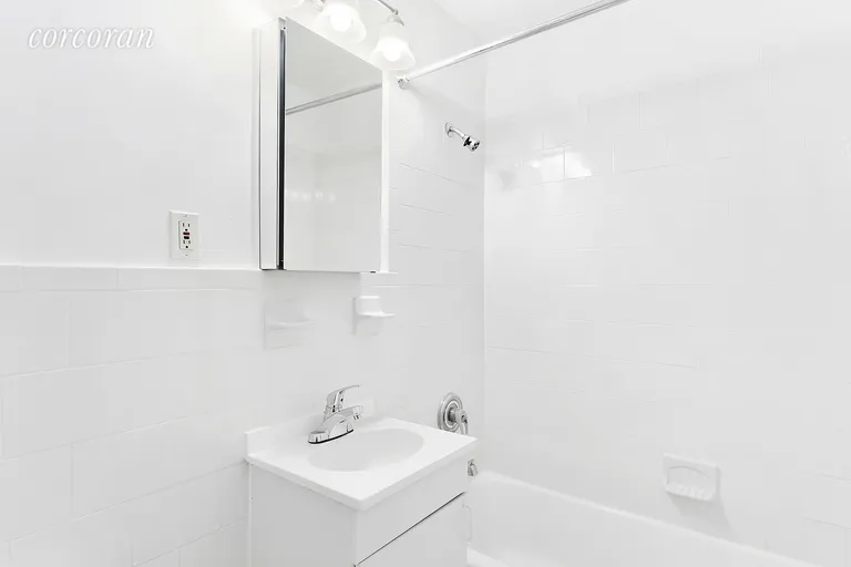 New York City Real Estate | View 17 Downing Street, 2B | room 3 | View 4