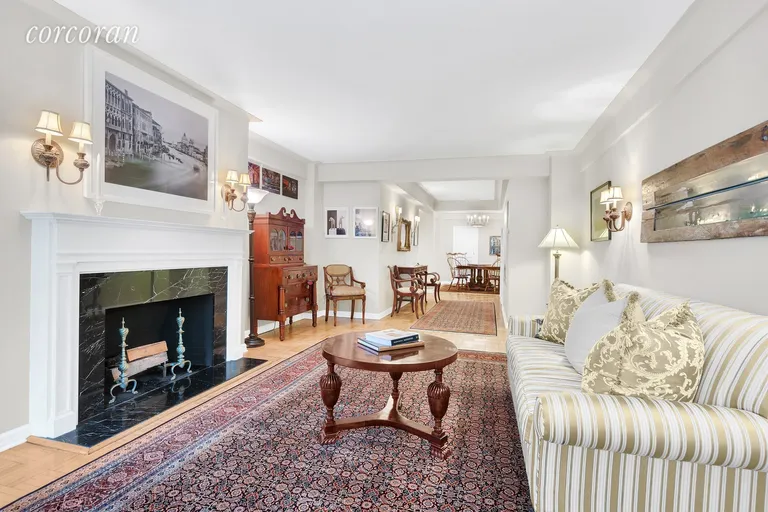New York City Real Estate | View 880 Fifth Avenue, 3K | Living Room facing the Foyer | View 2