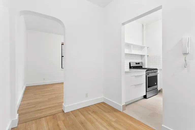New York City Real Estate | View 854 West 181st Street, 3E | Foyer | View 2