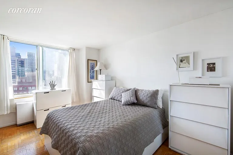 New York City Real Estate | View 236 East 47th Street, 25B | room 1 | View 2
