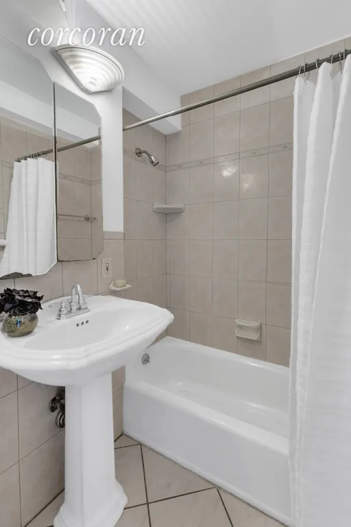 New York City Real Estate | View 345 East 69th Street, 8G | Master bathroom with tub | View 6