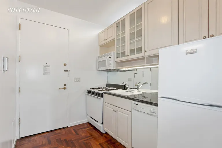 New York City Real Estate | View 250 East 54th Street, 20B | room 2 | View 3