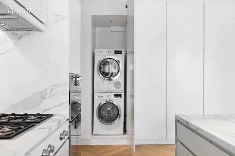 New York City Real Estate | View 16 West 40th Street, 23A | Washer Dryer In Unit | View 4