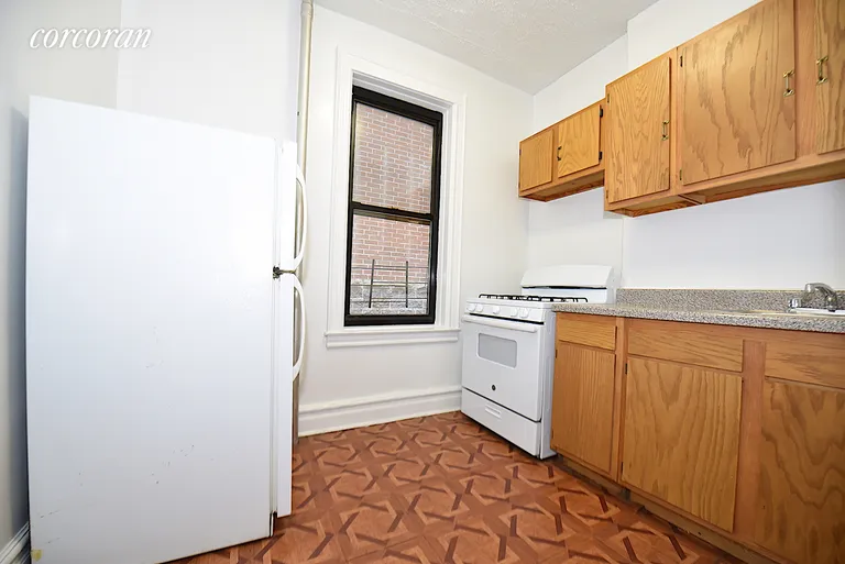 New York City Real Estate | View 31-50 33rd Street, 6A | room 7 | View 8