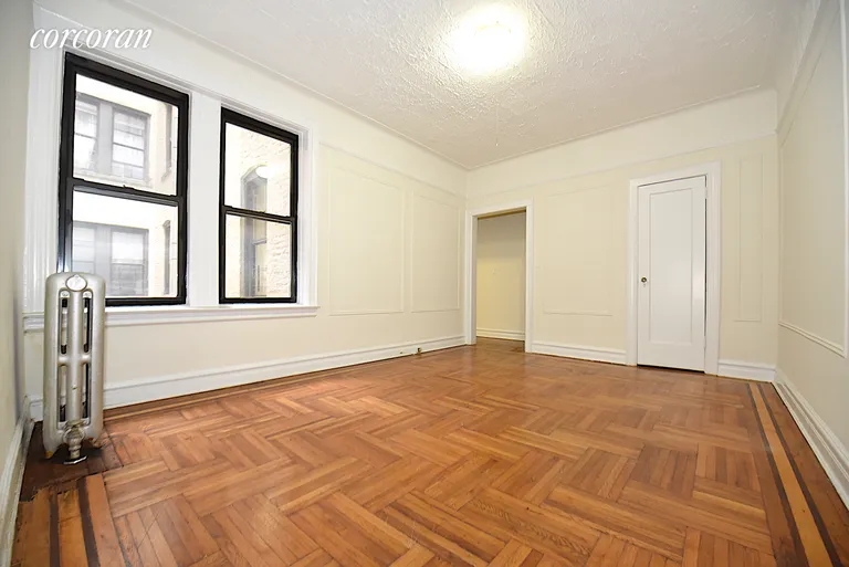 New York City Real Estate | View 31-50 33rd Street, 6A | room 2 | View 3