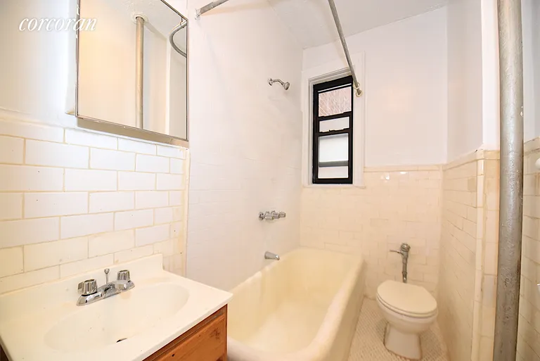 New York City Real Estate | View 31-50 33rd Street, 6A | room 9 | View 10