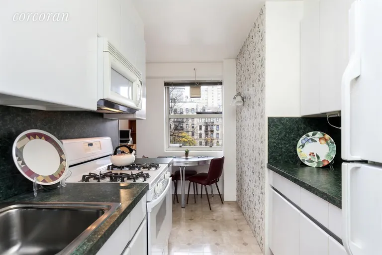 New York City Real Estate | View 100 La Salle Street, 5A | Kitchen | View 2