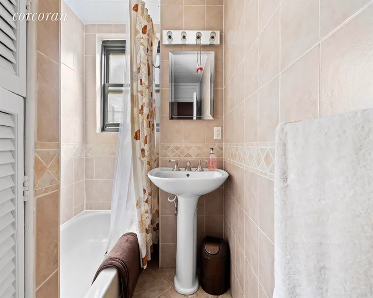 New York City Real Estate | View 46 West 83rd Street, 4E | Bathroom | View 4