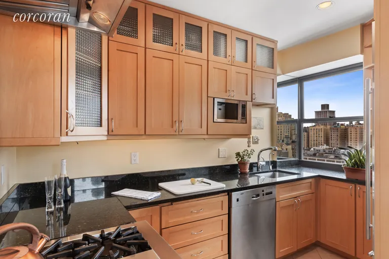 New York City Real Estate | View 51 West 81st Street, 12CD | room 2 | View 3