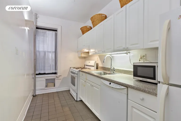 New York City Real Estate | View 125 Eastern Parkway, 2H | room 2 | View 3