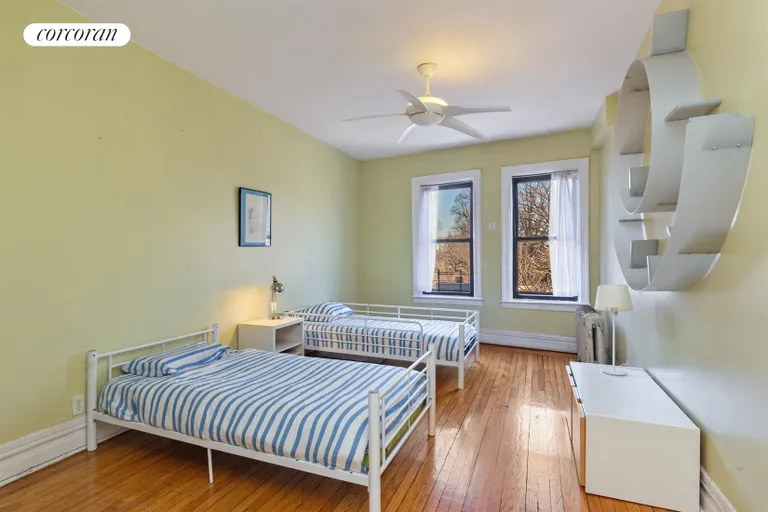 New York City Real Estate | View 125 Eastern Parkway, 2H | room 3 | View 4