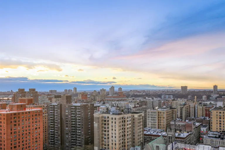 New York City Real Estate | View 100 West 93rd Street, 25E | Breathtaking sunset views from the 25th floor | View 5