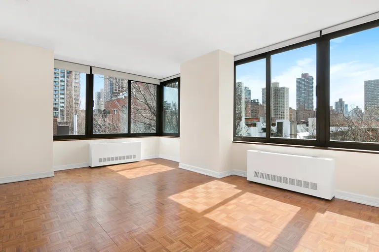 New York City Real Estate | View 300 East 85th Street, 607 | 1 | View 2