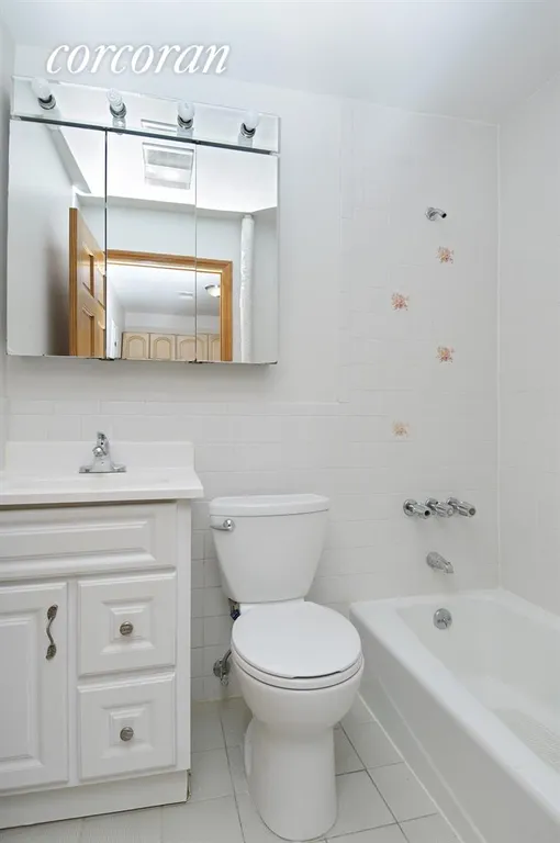 New York City Real Estate | View 304 West 76th Street, 1a | Bathroom | View 4