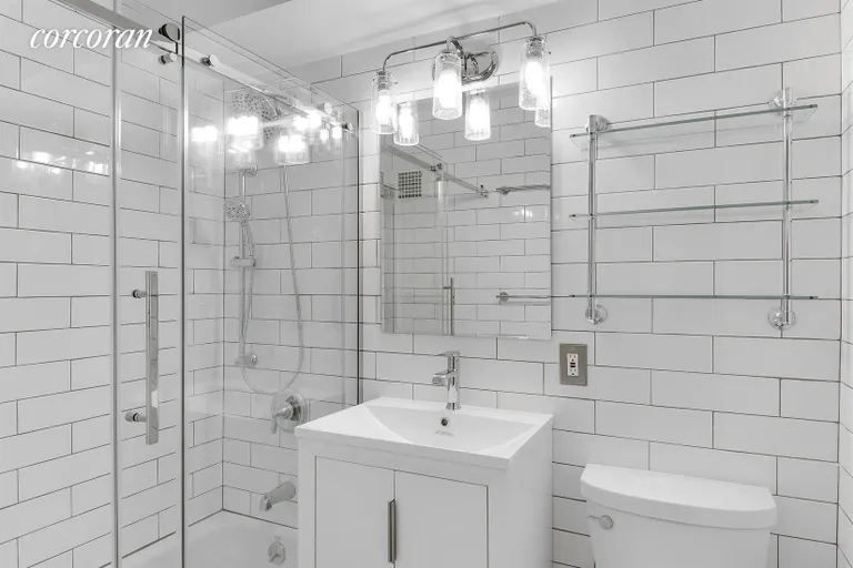 New York City Real Estate | View 100 La Salle Street, 15D | Classic and beautiful Bathroom | View 6