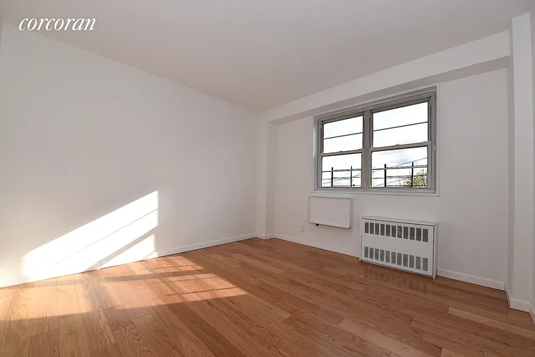 New York City Real Estate | View 47-50 59th Street, 5J | room 6 | View 7