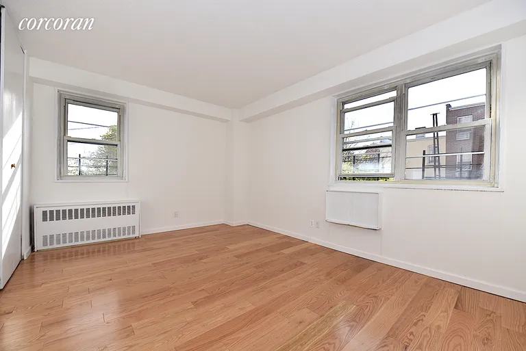 New York City Real Estate | View 47-50 59th Street, 5J | room 8 | View 9