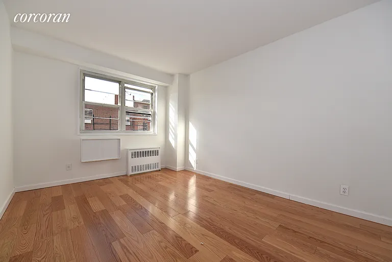 New York City Real Estate | View 47-50 59th Street, 5J | room 10 | View 11
