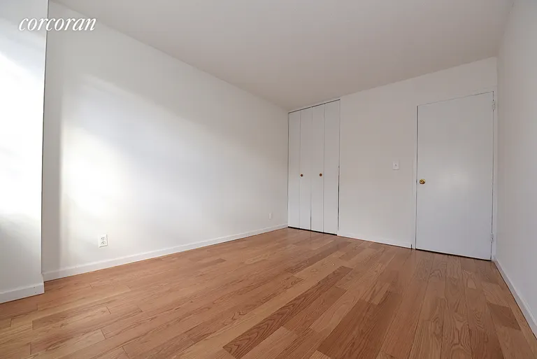 New York City Real Estate | View 47-50 59th Street, 5J | room 11 | View 12